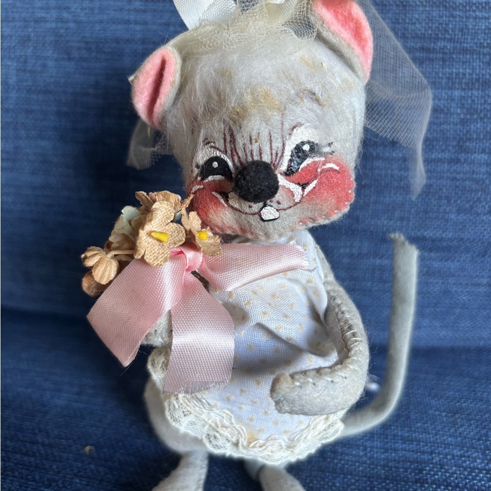 VINTAGE 1965 ANNALEE Armature Mobilitee “Bride Mouse Doll “FELT  Wedding